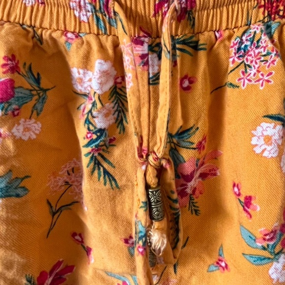 Women’s XL Pink Republic Ditsy Floral Print Shorts - Picture 6 of 7